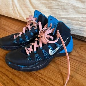 Nike Women’s basketball shoes - Sz 6
